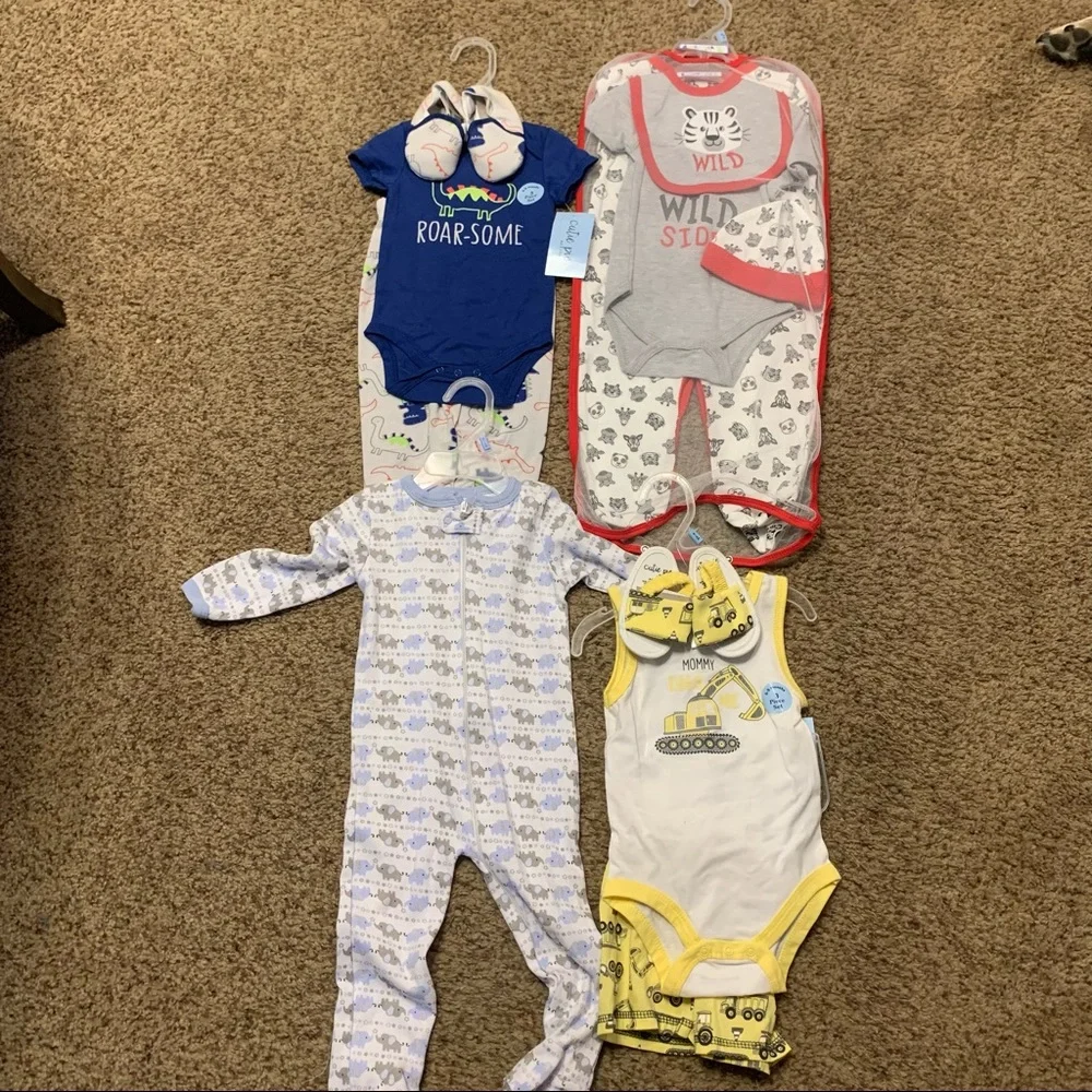 Baby Boys Outfit Lot 6-9 MOS Bundle Baby Shower Clothes Lot matching sets - Picture 1 of 6